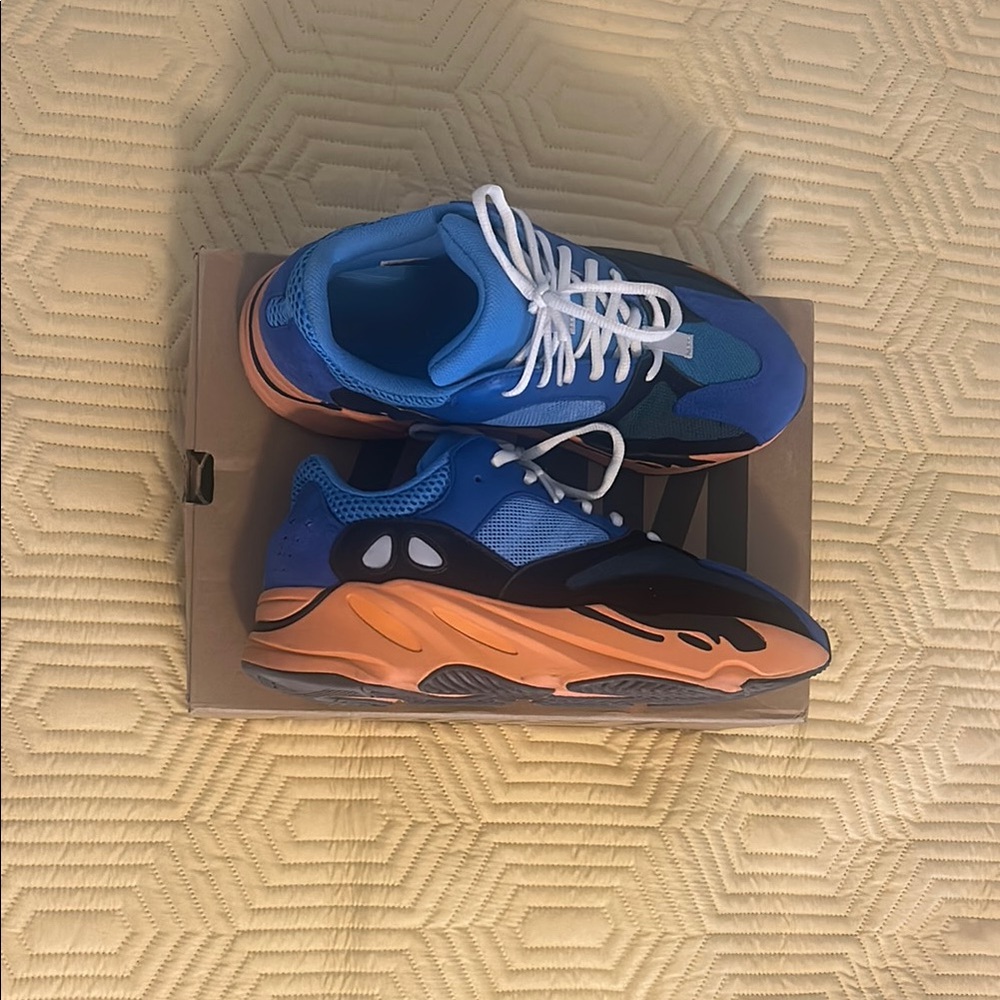 Adidas Yeezy boost 700